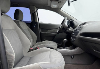 Подержанный автомобиль Chevrolet Cobalt Sedan 2014 года (10 фото)