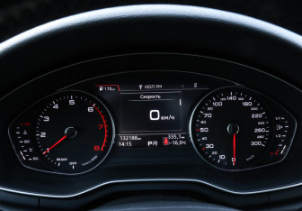 Подержанный автомобиль Audi A4 Sedan 2019 года (11 фото)