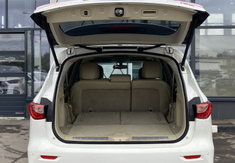 Подержанный автомобиль Infiniti JX 2013 года (10 фото)