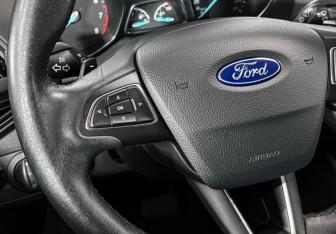 Подержанный автомобиль Ford Kuga 2017 года (20 фото)