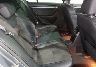 Подержанный автомобиль Skoda Octavia Liftback 2019 года (10 фото)