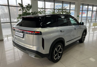 Подержанный автомобиль Jaecoo J7 2024 года (5 фото)