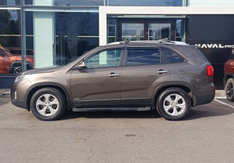 Подержанный автомобиль Kia Sorento 2015 года (8 фото)