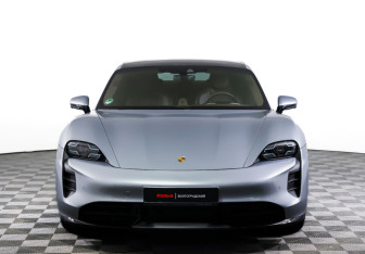 Подержанный автомобиль Porsche Taycan 2021 года (2 фото)