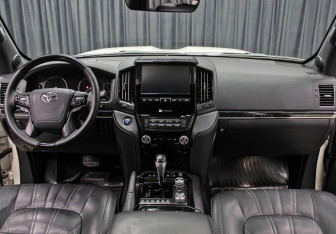 Подержанный автомобиль Toyota Land Cruiser Suv 2018 года (14 фото)