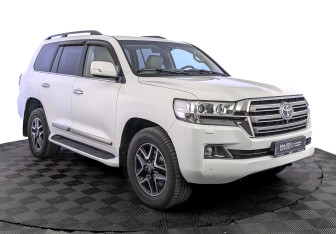 Подержанный автомобиль Toyota Land Cruiser Suv 2016 года (3 фото)
