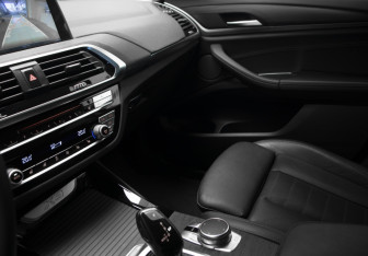 Подержанный автомобиль BMW X3 2017 года (24 фото)