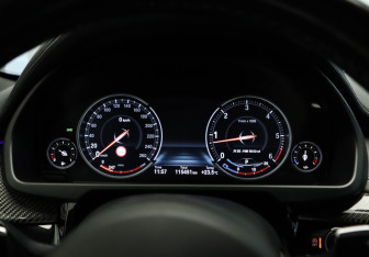 Подержанный автомобиль BMW X6 2019 года (12 фото)