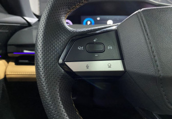 Подержанный автомобиль Changan UNI-V 2023 года (15 фото)