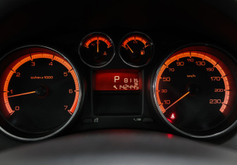 Подержанный автомобиль Peugeot 308 Hatchback 2011 года (13 фото)
