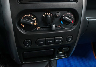Подержанный автомобиль Suzuki Jimny 2012 года (19 фото)