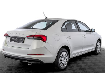 Подержанный автомобиль Skoda Rapid Liftback 2021 года (5 фото)
