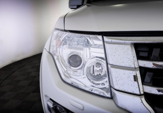 Подержанный автомобиль Mitsubishi Pajero 2017 года (17 фото)