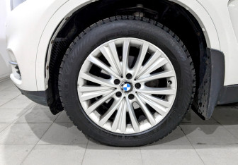 Подержанный автомобиль BMW X5 2015 года (18 фото)