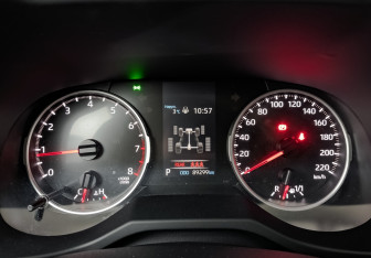 Подержанный автомобиль Toyota RAV4 2021 года (16 фото)