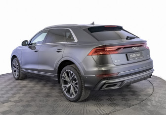 Подержанный автомобиль Audi Q8 2021 года (7 фото)