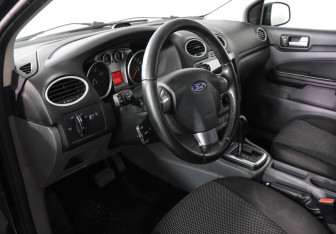 Подержанный автомобиль Ford Focus Hatchback 2010 года (5 фото)