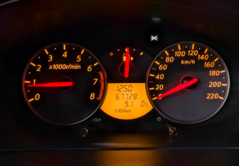 Подержанный автомобиль Nissan Micra Hatchback 2009 года (11 фото)