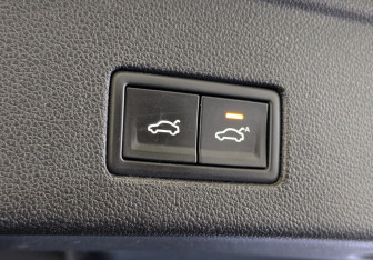 Подержанный автомобиль Volkswagen Touareg 2018 года (26 фото)