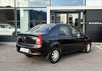 Подержанный автомобиль Renault Logan Sedan 2010 года (5 фото)