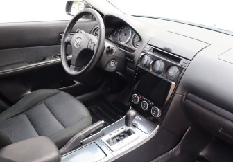 Подержанный автомобиль Mazda 6 Wagon 2005 года (10 фото)