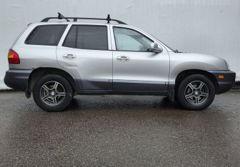 Подержанный автомобиль Hyundai Santa Fe 2003 года (4 фото)