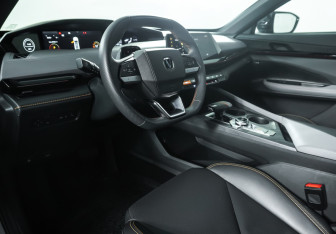 Подержанный автомобиль Changan UNI-V 2023 года (15 фото)