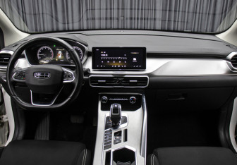 Подержанный автомобиль Geely Coolray 2023 года (14 фото)