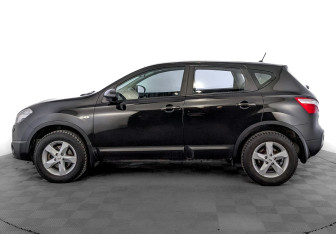 Подержанный автомобиль Nissan Qashqai 2013 года (8 фото)