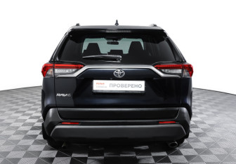 Подержанный автомобиль Toyota RAV4 2019 года (6 фото)