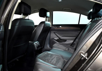 Подержанный автомобиль Volkswagen Passat Sedan 2017 года (11 фото)