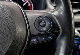 Подержанный автомобиль Toyota RAV4 2020 года (27 фото)