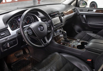 Подержанный автомобиль Volkswagen Touareg 2013 года (16 фото)