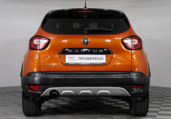 Подержанный автомобиль Renault Kaptur 2017 года (6 фото)