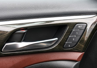 Подержанный автомобиль GAC GS8 2021 года (23 фото)
