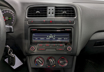 Подержанный автомобиль Volkswagen Polo Hatchback 2011 года (22 фото)