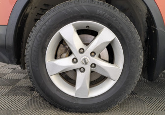 Подержанный автомобиль Nissan Qashqai 2008 года (12 фото)