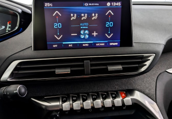 Подержанный автомобиль Peugeot 3008 2018 года (15 фото)