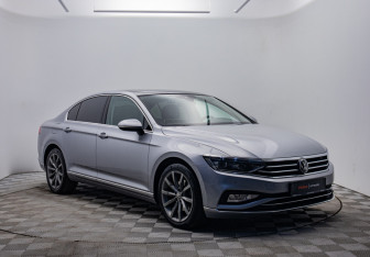Подержанный автомобиль Volkswagen Passat Sedan 2020 года (3 фото)