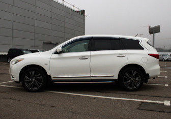 Подержанный автомобиль Infiniti JX 2013 года (8 фото)