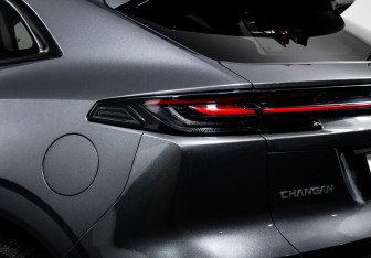 Подержанный автомобиль Changan UNI-K 2024 года (17 фото)