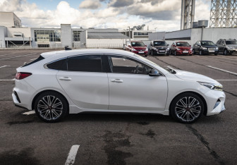 Подержанный автомобиль Kia K3 Hatchback 2021 года (4 фото)