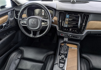 Подержанный автомобиль Volvo S90 2019 года (30 фото)