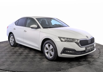 Подержанный автомобиль Skoda Octavia Liftback 2022 года (3 фото)