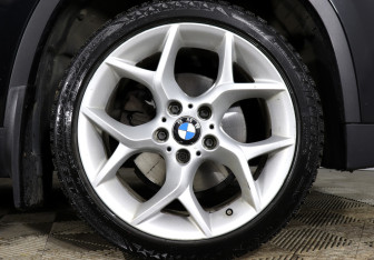 Подержанный автомобиль BMW X1 2013 года (18 фото)