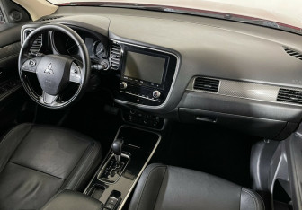 Подержанный автомобиль Mitsubishi Outlander 2019 года (7 фото)