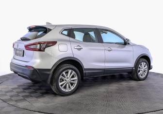Подержанный автомобиль Nissan Qashqai 2020 года (5 фото)