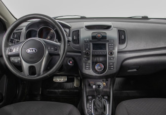 Подержанный автомобиль Kia Cerato Sedan 2011 года (13 фото)