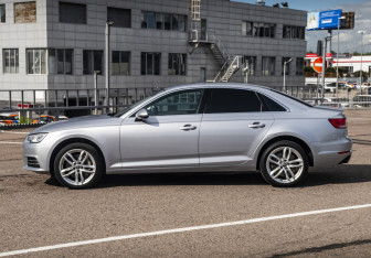 Подержанный автомобиль Audi A4 Sedan 2016 года (8 фото)