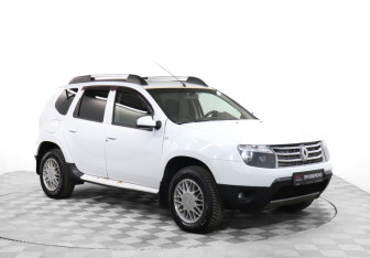 Подержанный автомобиль Renault Duster 2014 года (3 фото)